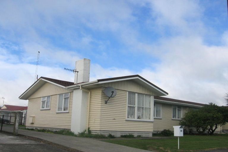 Photo of property in 16 Stephens Crescent, Highbury, Palmerston North, 4412