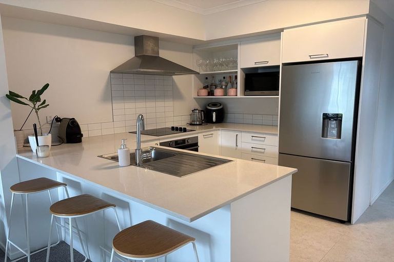 Photo of property in 27 Manarini Road, Westgate, Auckland, 0614