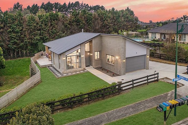 Photo of property in 125 Mcrobbie Road, Kingseat, Papakura, 2580