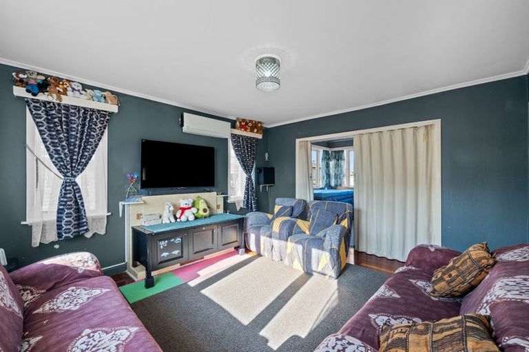 Photo of property in 29 Beaubank Road, Kelston, Auckland, 0602