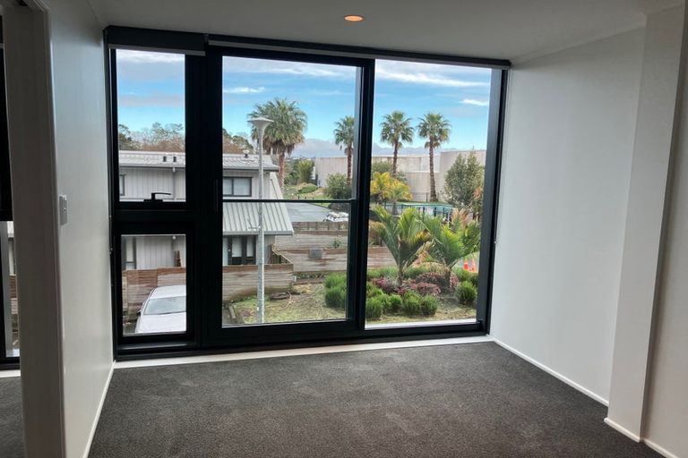 Photo of property in 2d/30 Westward Ho, Glen Eden, Auckland, 0602