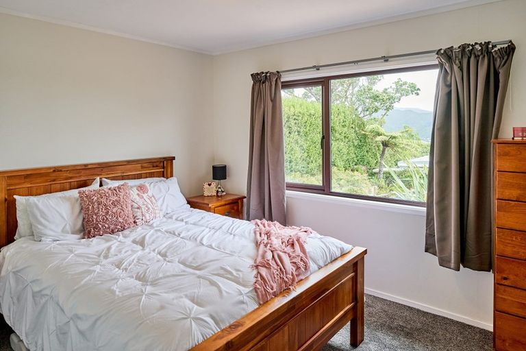 Photo of property in 15a Ruskin Road, Newlands, Wellington, 6037