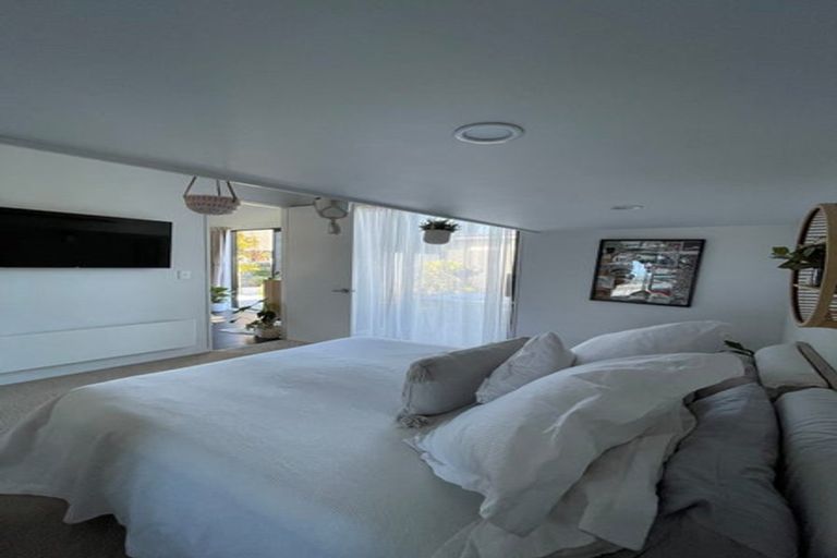 Photo of property in 13a Dillon Street, Lowry Bay, Lower Hutt, 5013