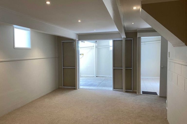 Photo of property in 7 Lavery Place, Sunnynook, Auckland, 0632