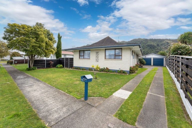 Photo of property in 30 Omaha Grove, Totara Park, Upper Hutt, 5018