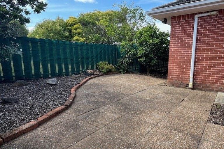 Photo of property in 3 Ware Place, Pakuranga Heights, Auckland, 2010