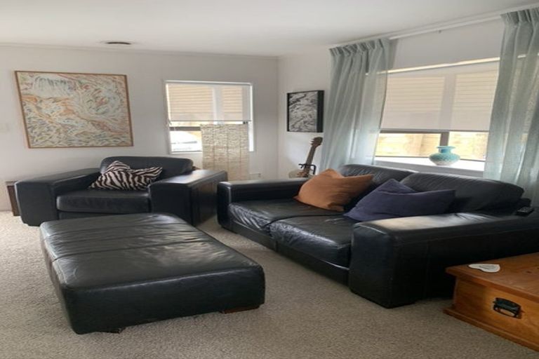 Photo of property in 2/11 Emery Grove, Bayview, Auckland, 0629