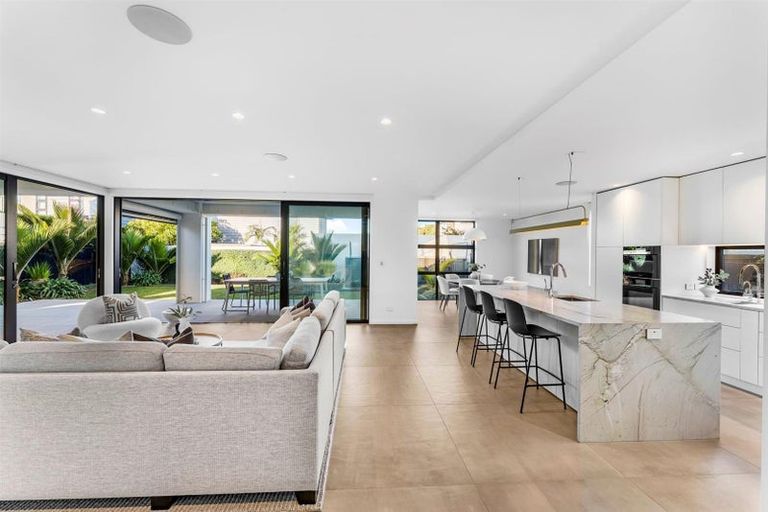 Photo of property in 23 Muritai Road, Milford, Auckland, 0620