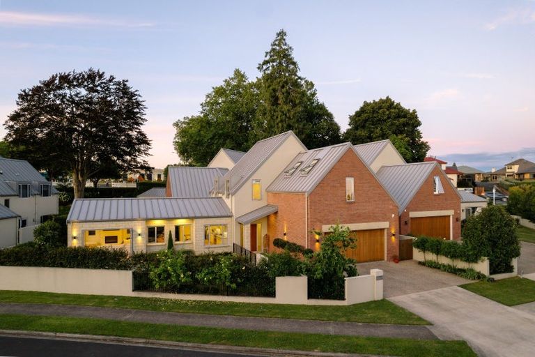 Photo of property in 3 Le Quesnoy Place, Cambridge, 3434