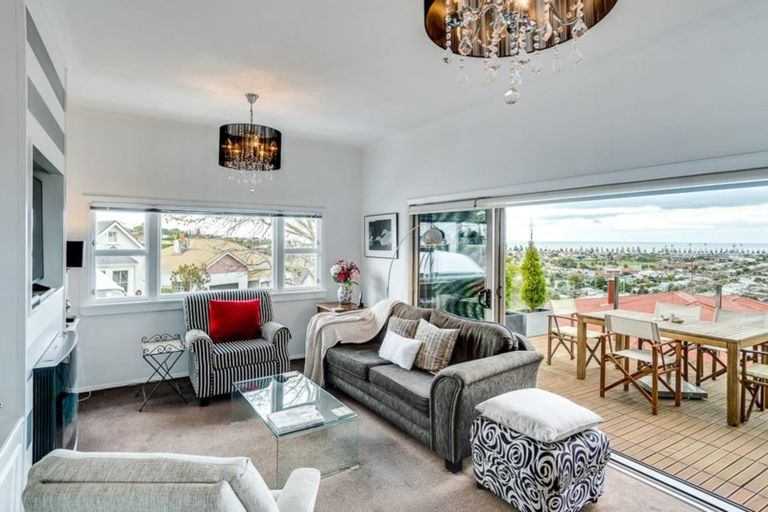 Photo of property in 14 Havelock Road, Hospital Hill, Napier, 4110