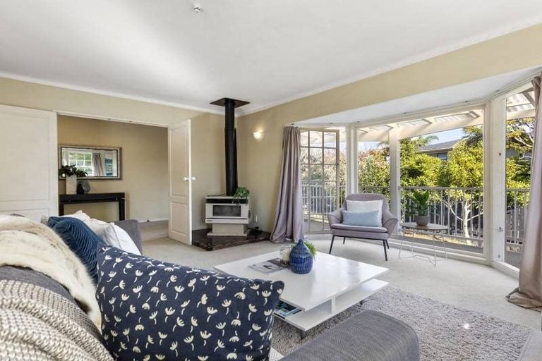 Photo of property in 11 Fielding Crescent, Farm Cove, Auckland, 2012