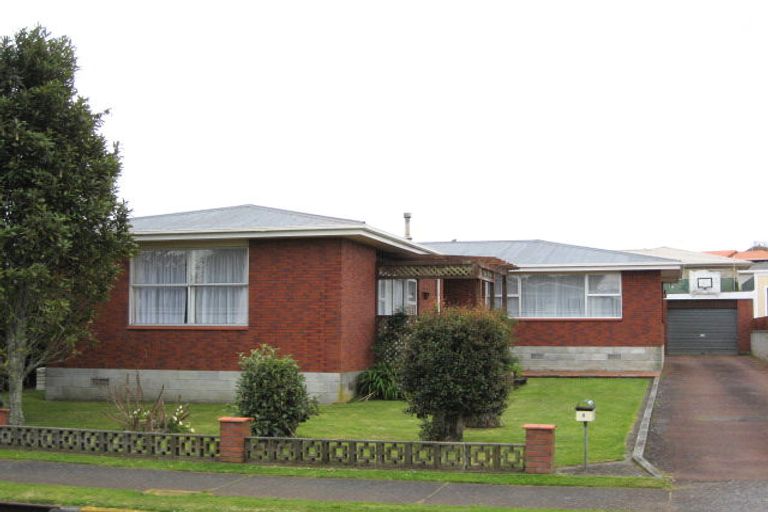 Photo of property in 8 Kennedy Place, Merrilands, New Plymouth, 4312