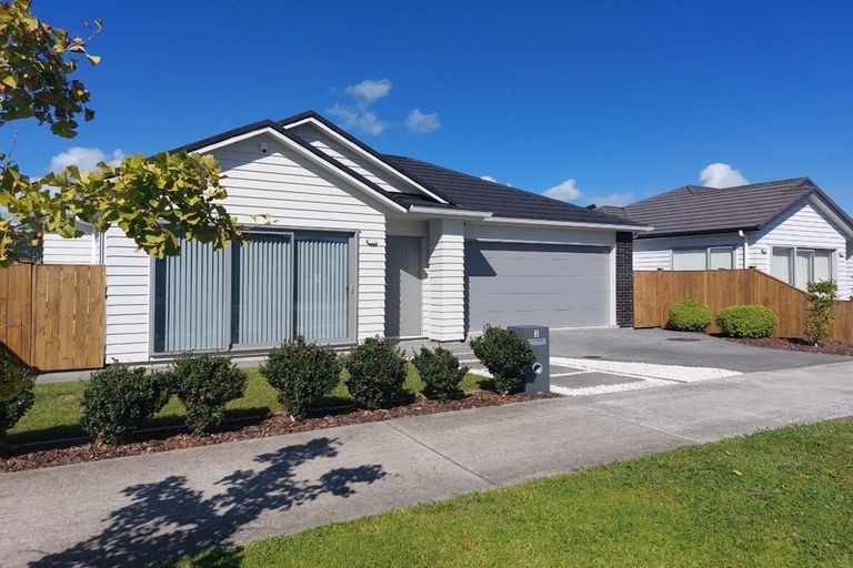 Photo of property in 3 Tarras Road, Kumeu, 0810