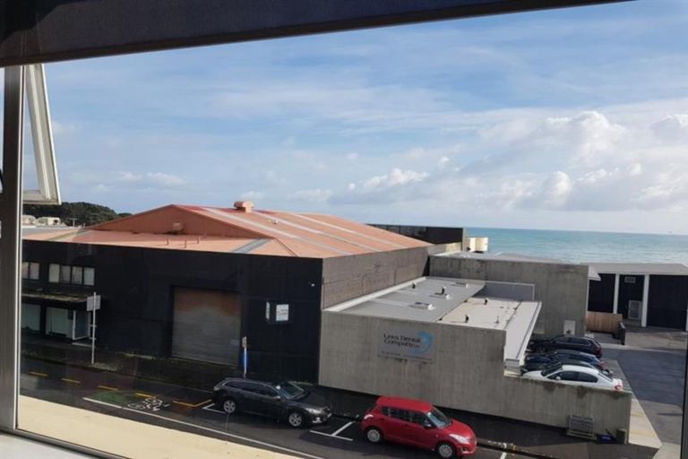 Photo of property in Devonport Apartments, 37/127 Saint Aubyn Street, New Plymouth, 4310