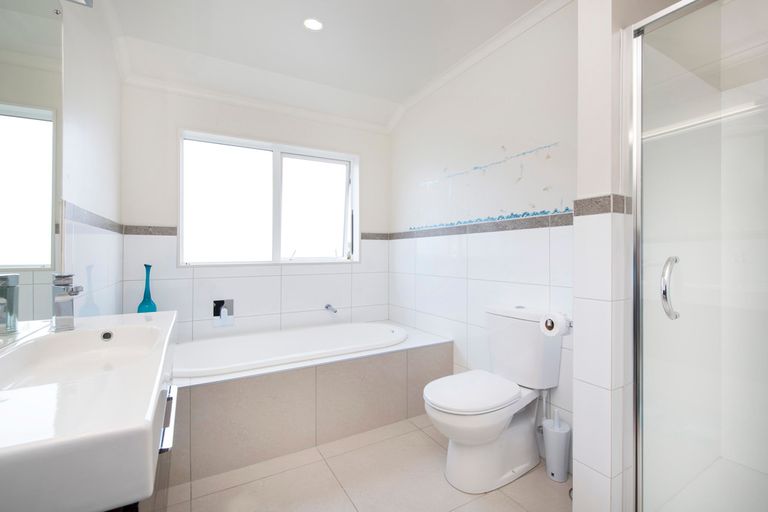 Photo of property in 11 Bellagio Way, Flat Bush, Auckland, 2019