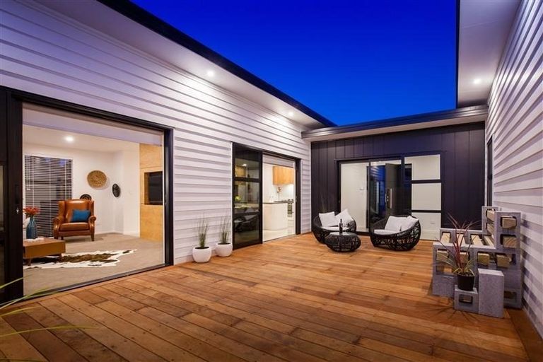 Photo of property in 41 Cyrus Street, Whalers Gate, New Plymouth, 4310