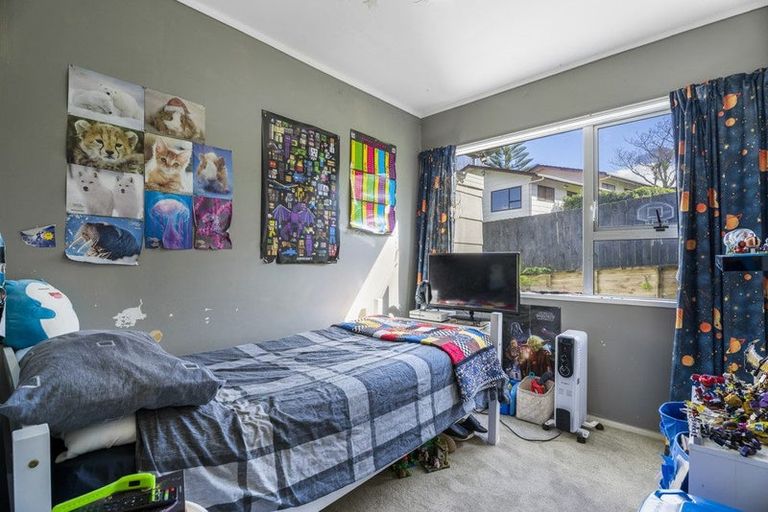 Photo of property in 2/19 Simon Ellice Drive, Bayview, Auckland, 0629