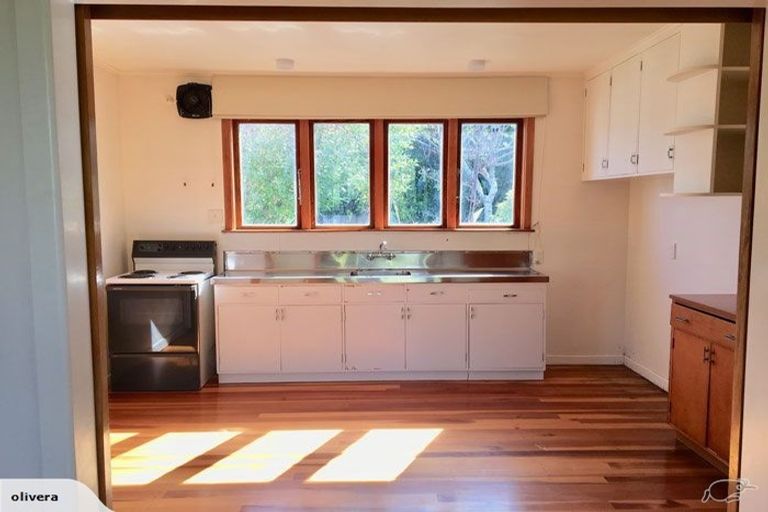 Photo of property in 122b Apu Crescent, Lyall Bay, Wellington, 6022