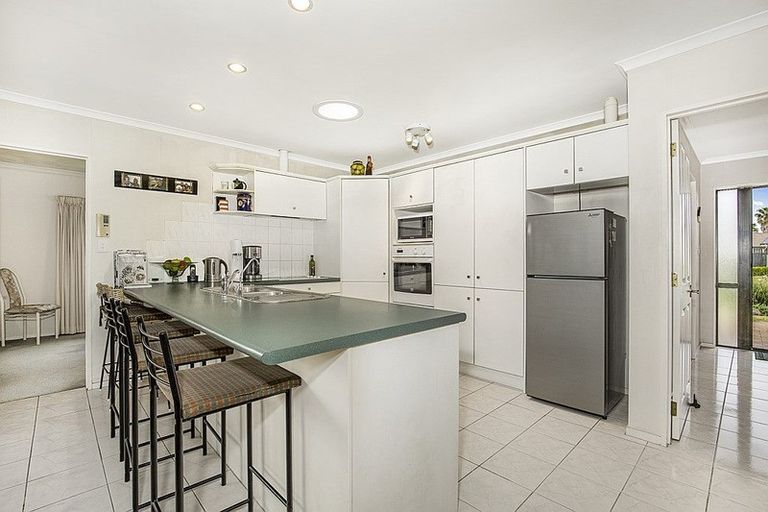 Photo of property in 70 Lothian Brae, Wattle Downs, Auckland, 2103