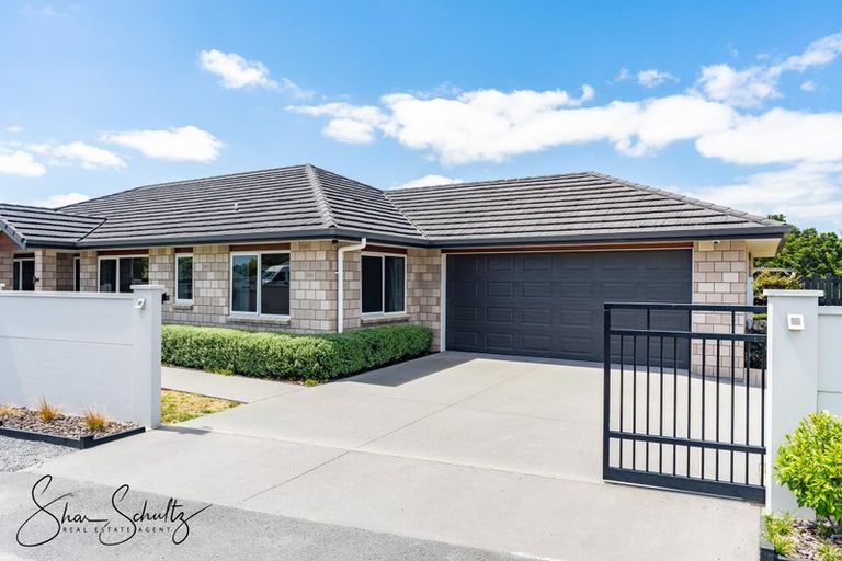Photo of property in 18 Pahi Road, Paparoa, 0571