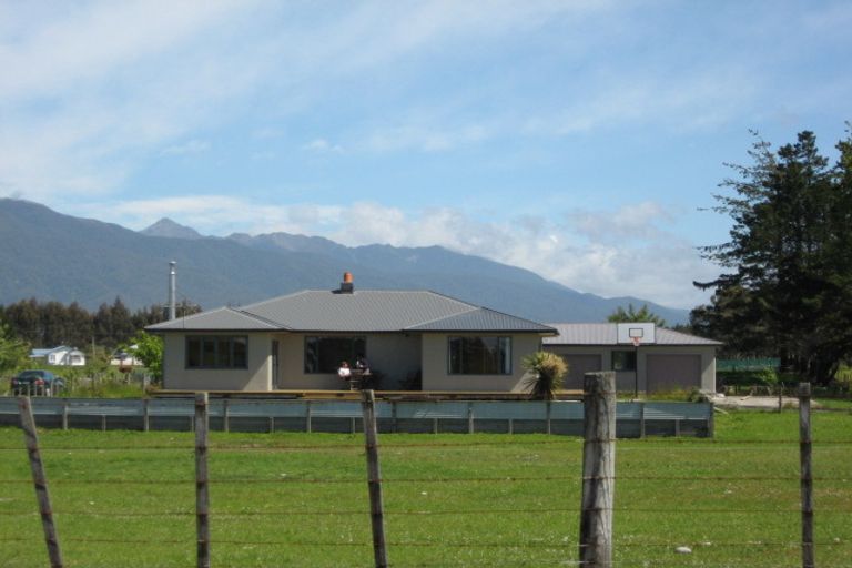 Photo of property in 56 Orowaiti Road, Westport, 7825