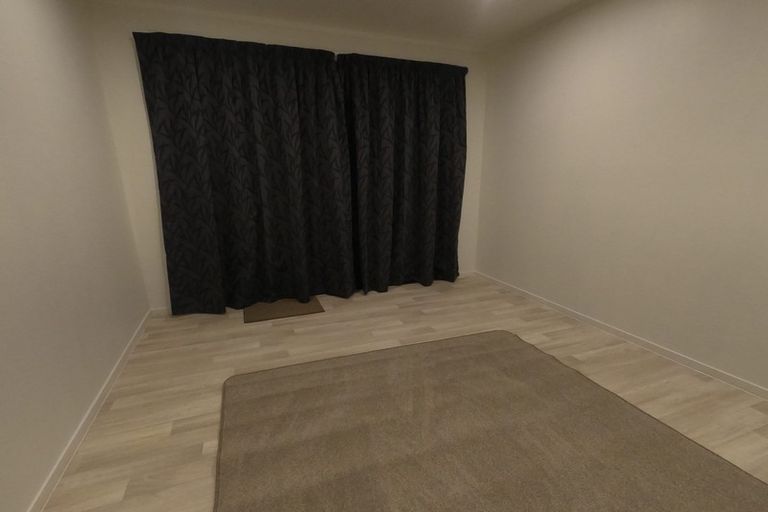 Photo of property in 48a Beaubank Road, Kelston, Auckland, 0602