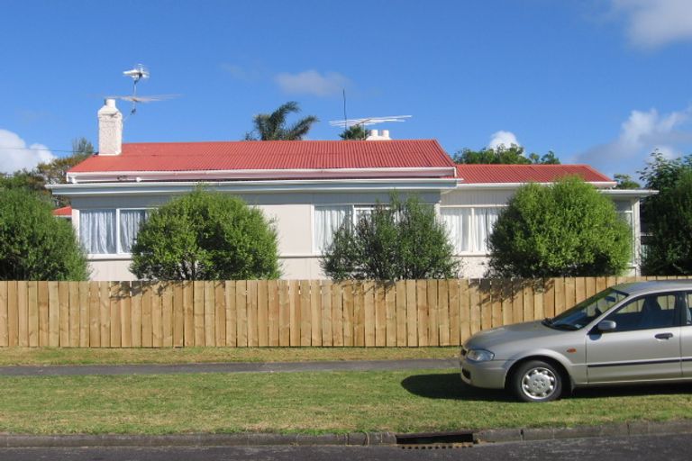 Photo of property in 1/9 Karaka Street, New Lynn, Auckland, 0600