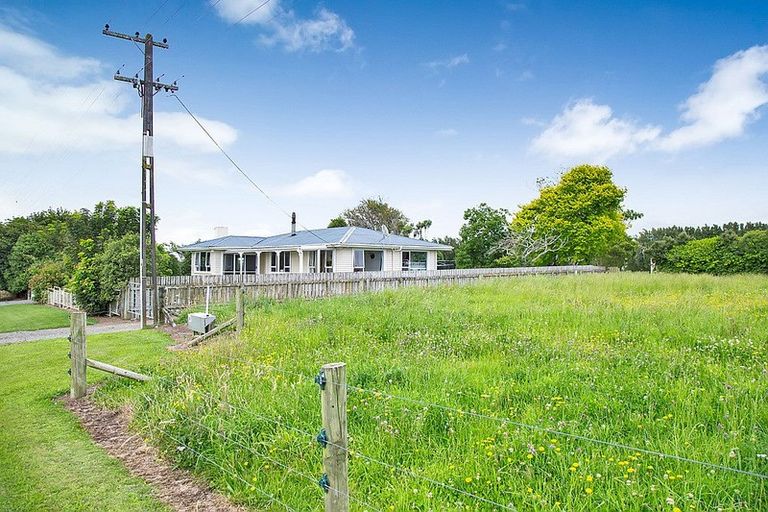 Photo of property in 323 Hunter Road, Eltham, Hawera, 4673