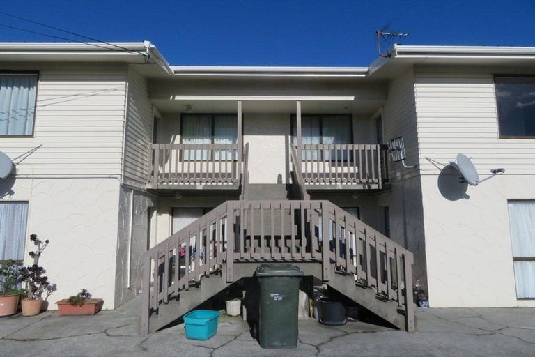 Photo of property in 1 East Grove, Alicetown, Lower Hutt, 5010