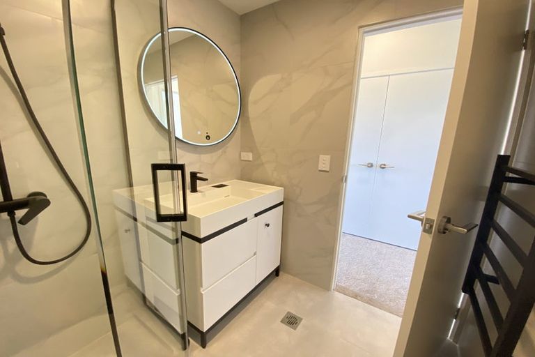 Photo of property in 57d Edmonton Road, Henderson, Auckland, 0612