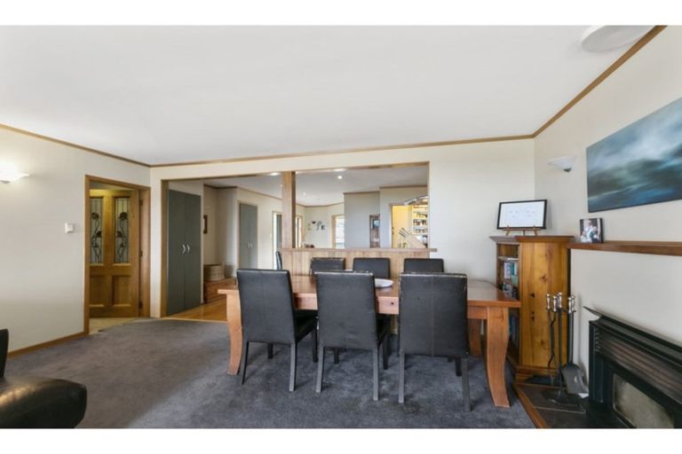 Photo of property in 204 Miromiro Road, Normandale, Lower Hutt, 5010