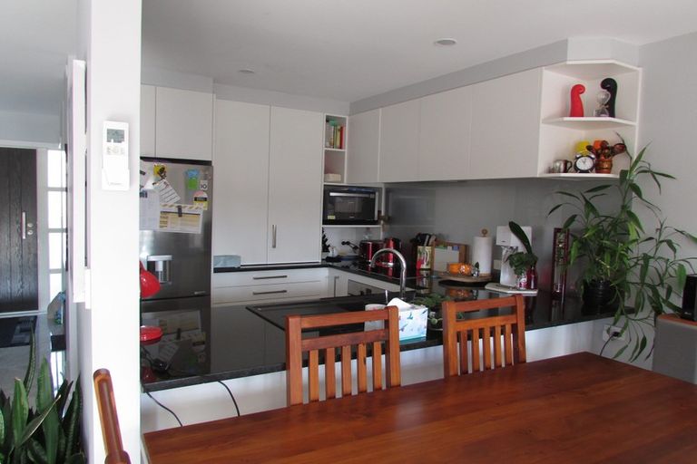 Photo of property in 6/14 Fields Parade, Oteha, Auckland, 0632