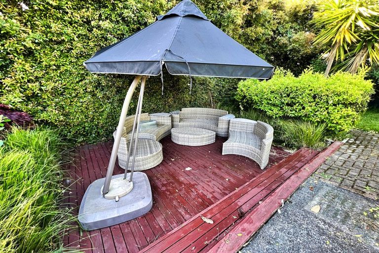 Photo of property in 20 Longbill Place, Glendene, Auckland, 0602