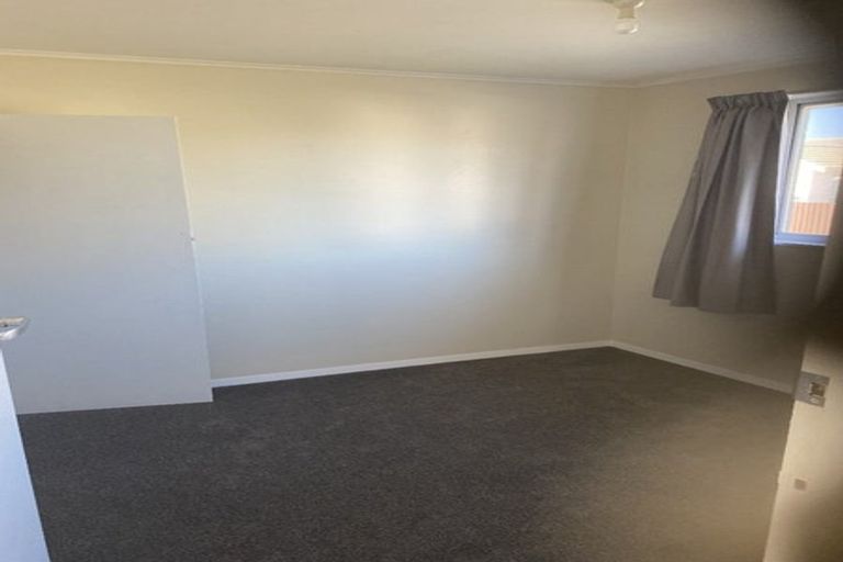 Photo of property in 43 Oakley Crescent, Hornby, Christchurch, 8042