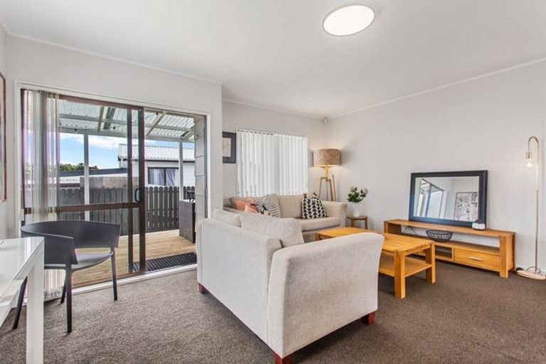 Photo of property in 1/13 Maplesden Drive, Clendon Park, Auckland, 2103