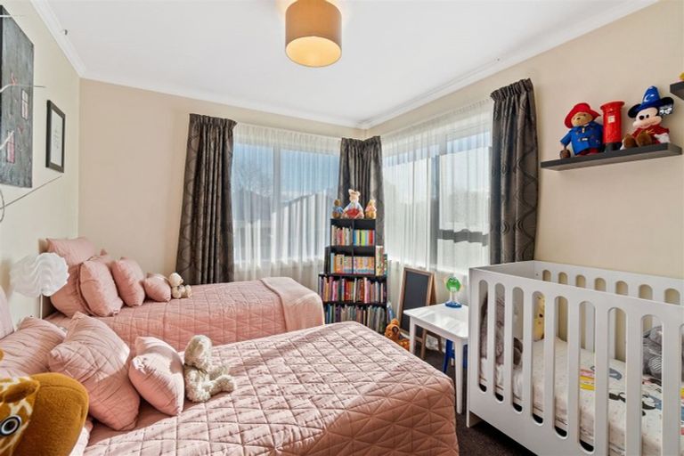 Photo of property in 21 Clipper Place, Redwood, Christchurch, 8051