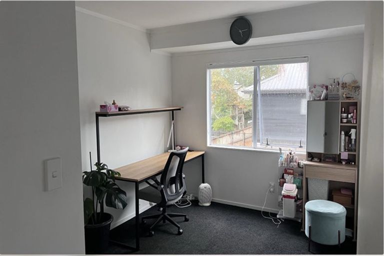 Photo of property in 2/63 Langana Avenue, Browns Bay, Auckland, 0630