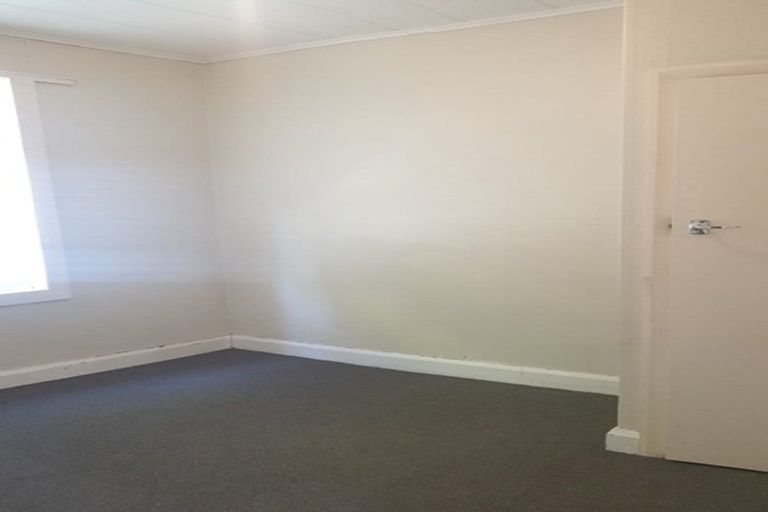 Photo of property in 115-117 Shakespeare Road, Bluff Hill, Napier, 4110