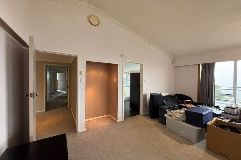 Photo of property in 4 Peach Tree Grove, Maungaraki, Lower Hutt, 5010