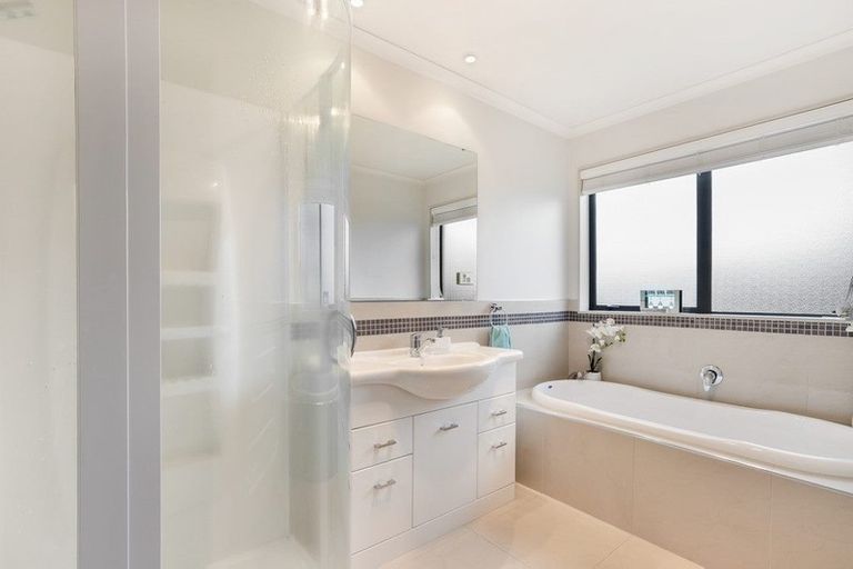 Photo of property in 2 Ellivani Rise, Pukekohe, 2120