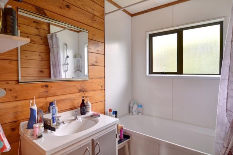 Photo of property in 16 Kawarau Place, Frankton, Queenstown, 9300