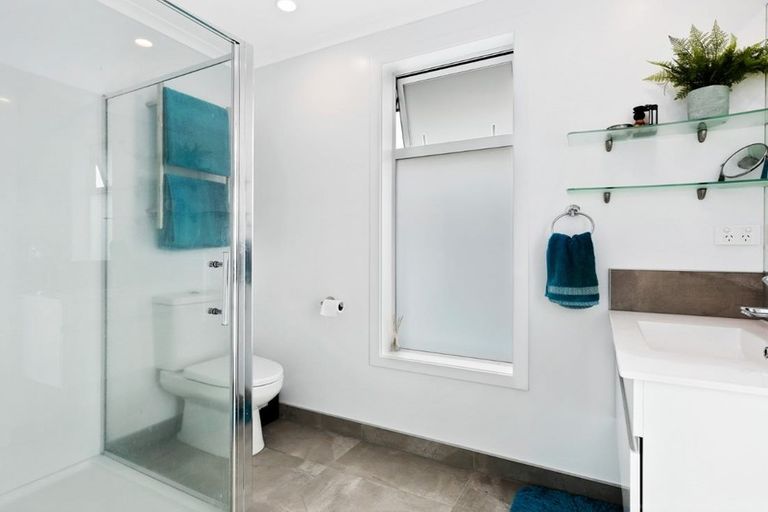 Photo of property in 22 Ballintoy Park Drive, Welcome Bay, Tauranga, 3175