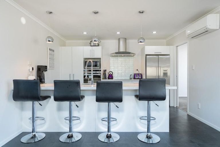 Photo of property in 58 Sunstone Crescent, Brown Owl, Upper Hutt, 5018