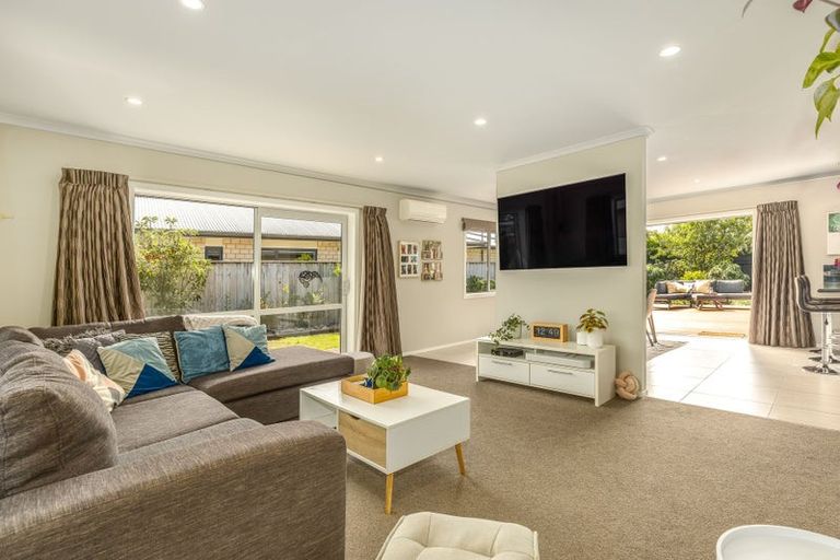 Photo of property in 5 Pearson Place, Paraparaumu, 5032