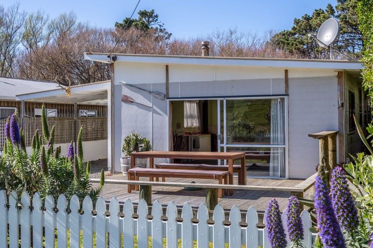 Photo of property in 67 Whangaimoana Beach Road, Whangaimoana, Pirinoa, 5772
