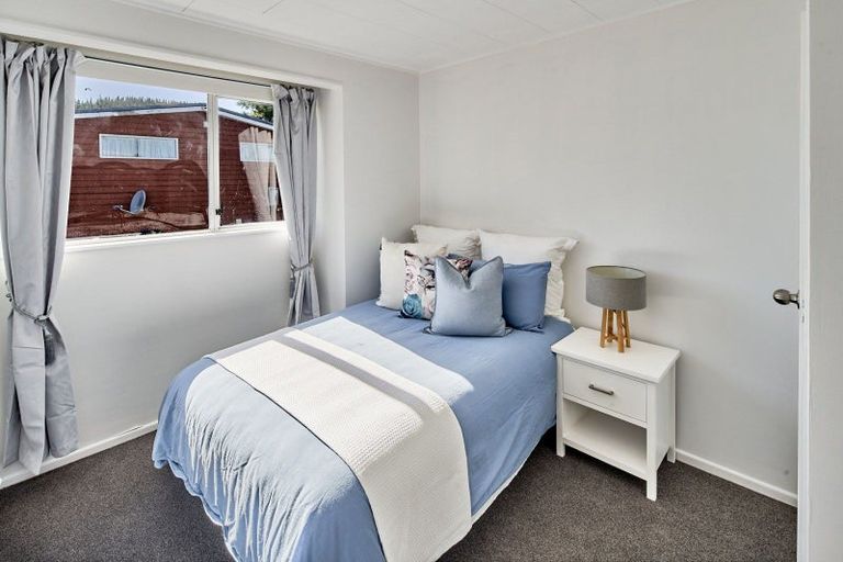 Photo of property in 8f Montgomery Crescent, Clouston Park, Upper Hutt, 5018