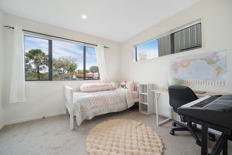Photo of property in 12/9 Schnapper Rock Road, Greenhithe, Auckland, 0632