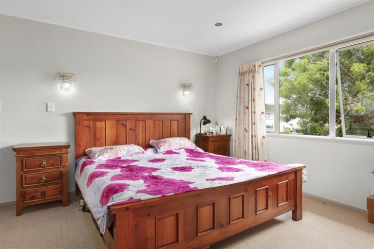 Photo of property in 22 Glennandrew Drive, Half Moon Bay, Auckland, 2012