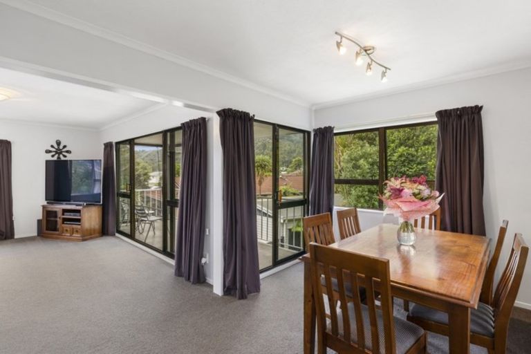 Photo of property in 27a Tawhai Street, Stokes Valley, Lower Hutt, 5019