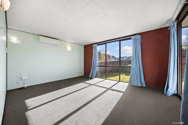 Photo of property in 141 Moire Road, West Harbour, Auckland, 0618